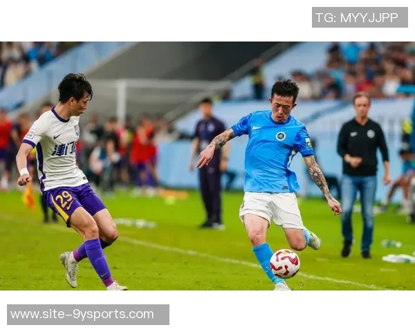 杨一鸣肘击被红牌罚下新鹏城领先后遭遇人数劣势 杨一鸣肘击被红牌罚下新鹏城领先后遭遇人数劣势