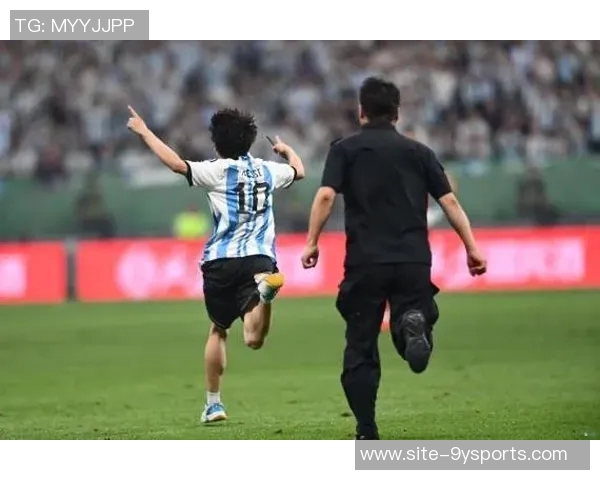 梅西与传奇门将伊基塔赛前亲密互动温馨拥抱引发球迷热议