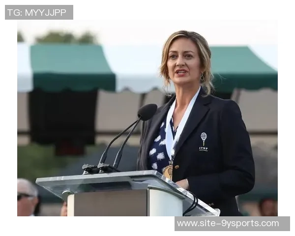 皮尔斯坦言第一次约会不亲吻女孩坚持原则展现绅士风度